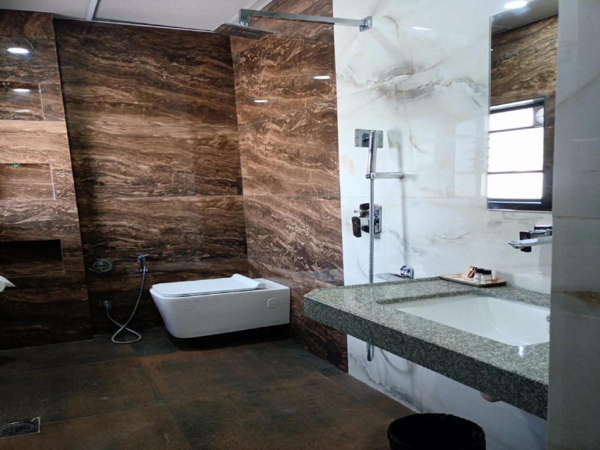 Hotel Rose Gold Ahmednagar Εξωτερικό φωτογραφία
