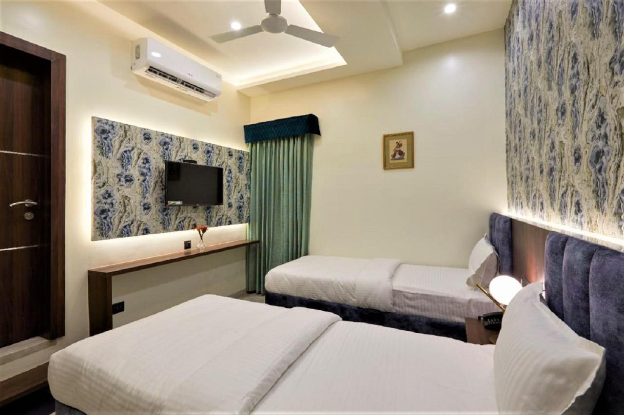 Hotel Rose Gold Ahmednagar Εξωτερικό φωτογραφία